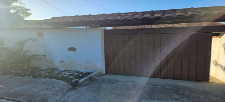 58m pelo lado direito com o lote 552 e 35 · 65m do Lado Esquerdo Com O Lote 554. Conforme Consta Na Matrícula N° 26.220 do Cartório do 2º Oficio de Registro de Imóveis de Araruama, RJ
